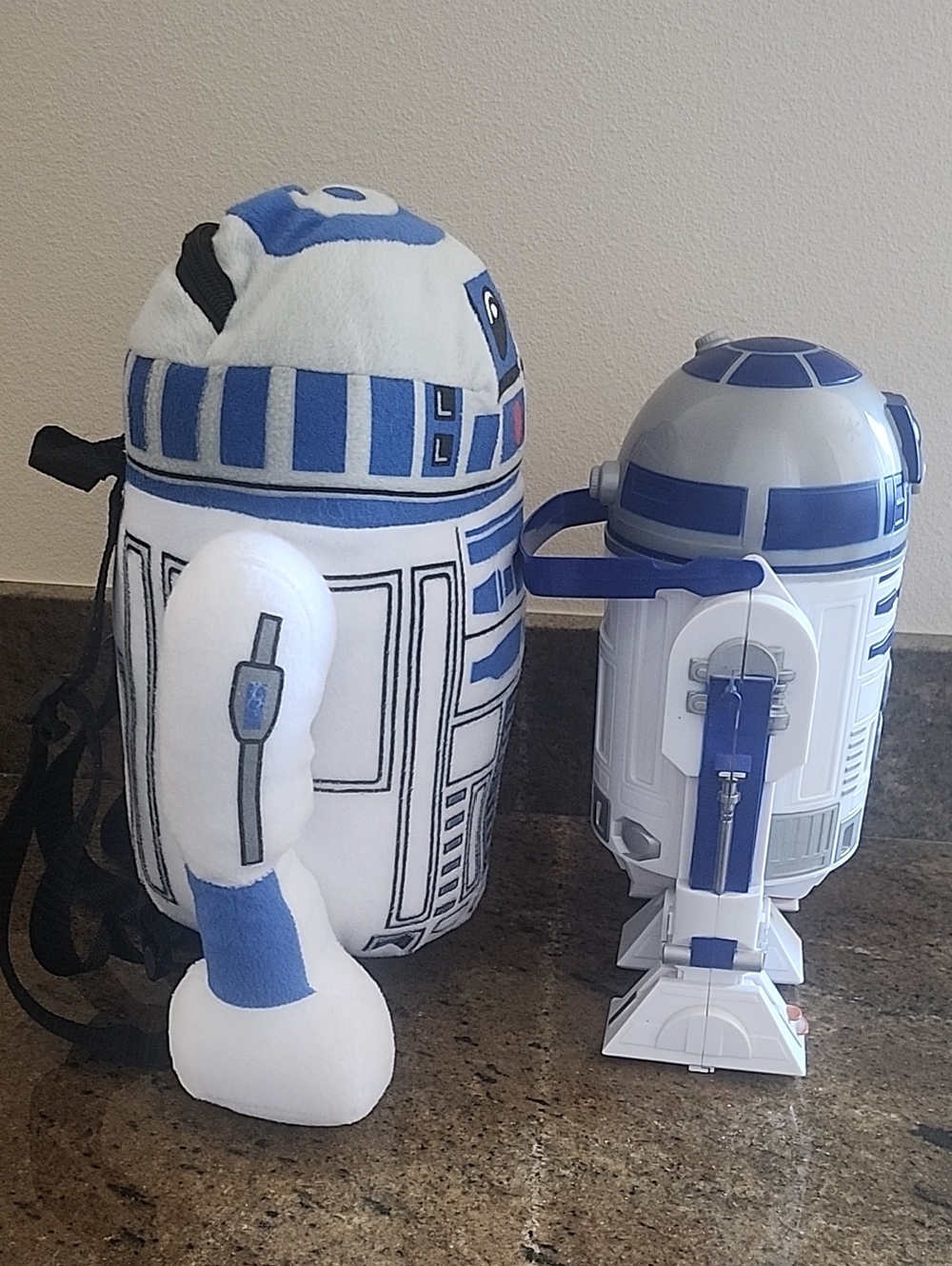 Star Wars Plush Backpack R2D2 - PLUS! R2D2 Storage Container with Handle - Picture 12 of 12